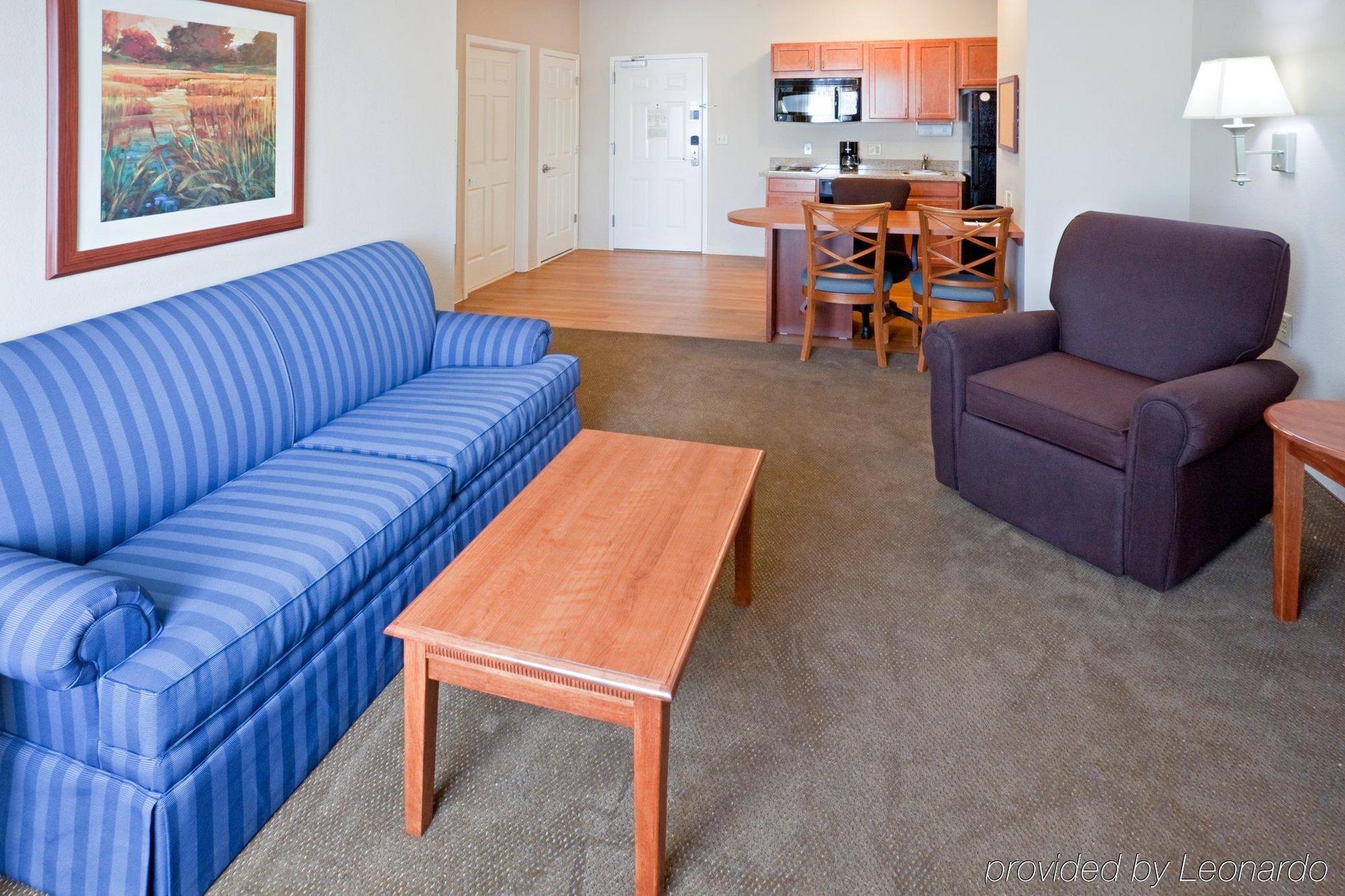 Candlewood By Ihg Hotel