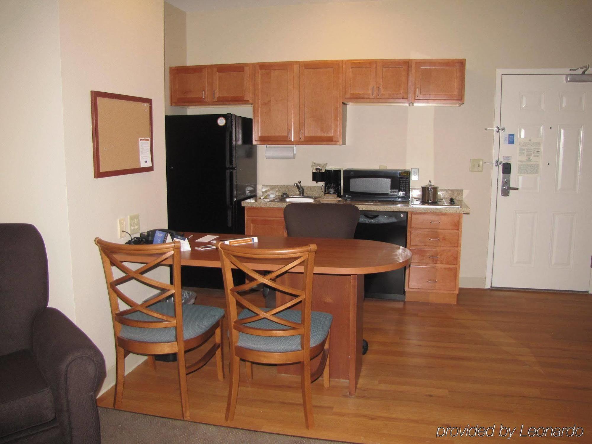 Candlewood By Ihg Hotel 2*
